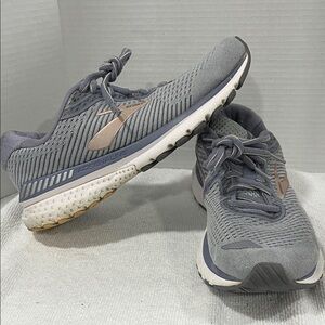 Brooks Women's Sneakers in Gray and Pink